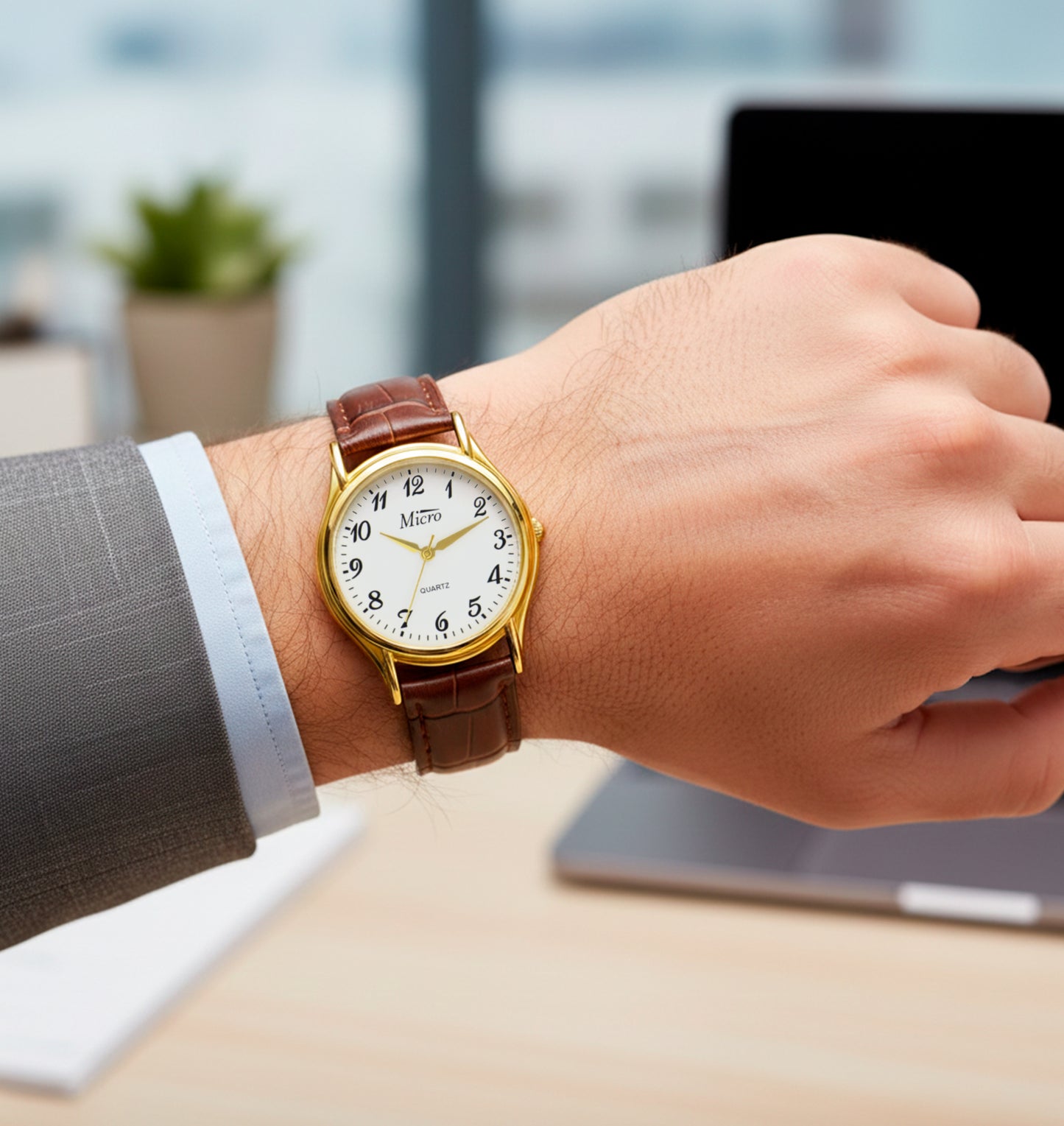 Reloj Micro dorado y correa de cuero