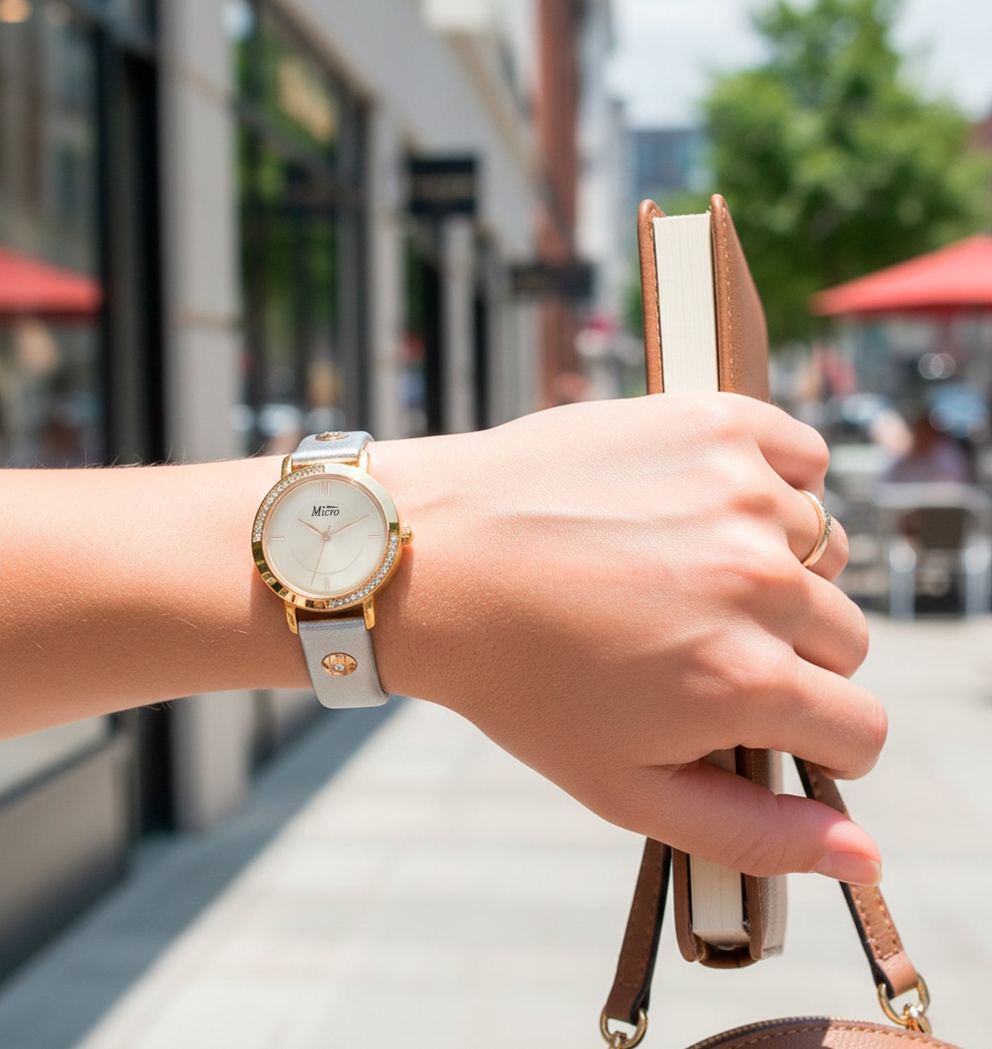Reloj de mujer Micro con correa de cuero