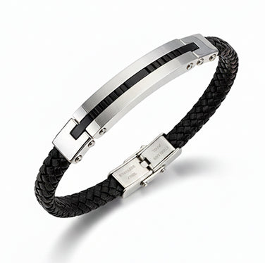 Pulsera de cuero negro con acero y detalle técnico